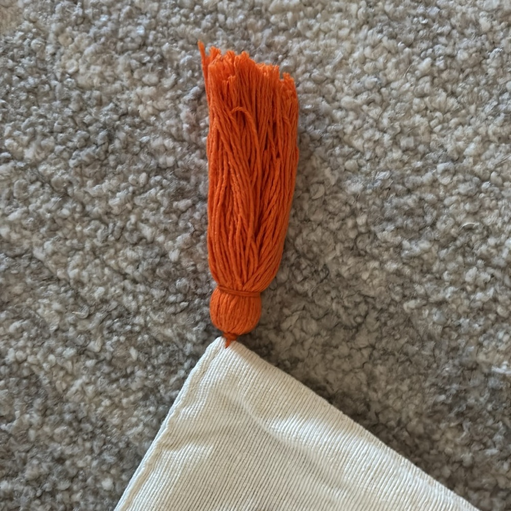Embroidered cotton table runner - Picture 4 of 4